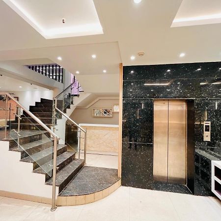Hotel At Residency Kaushambi Couple Friendly Ghaziabad Esterno foto