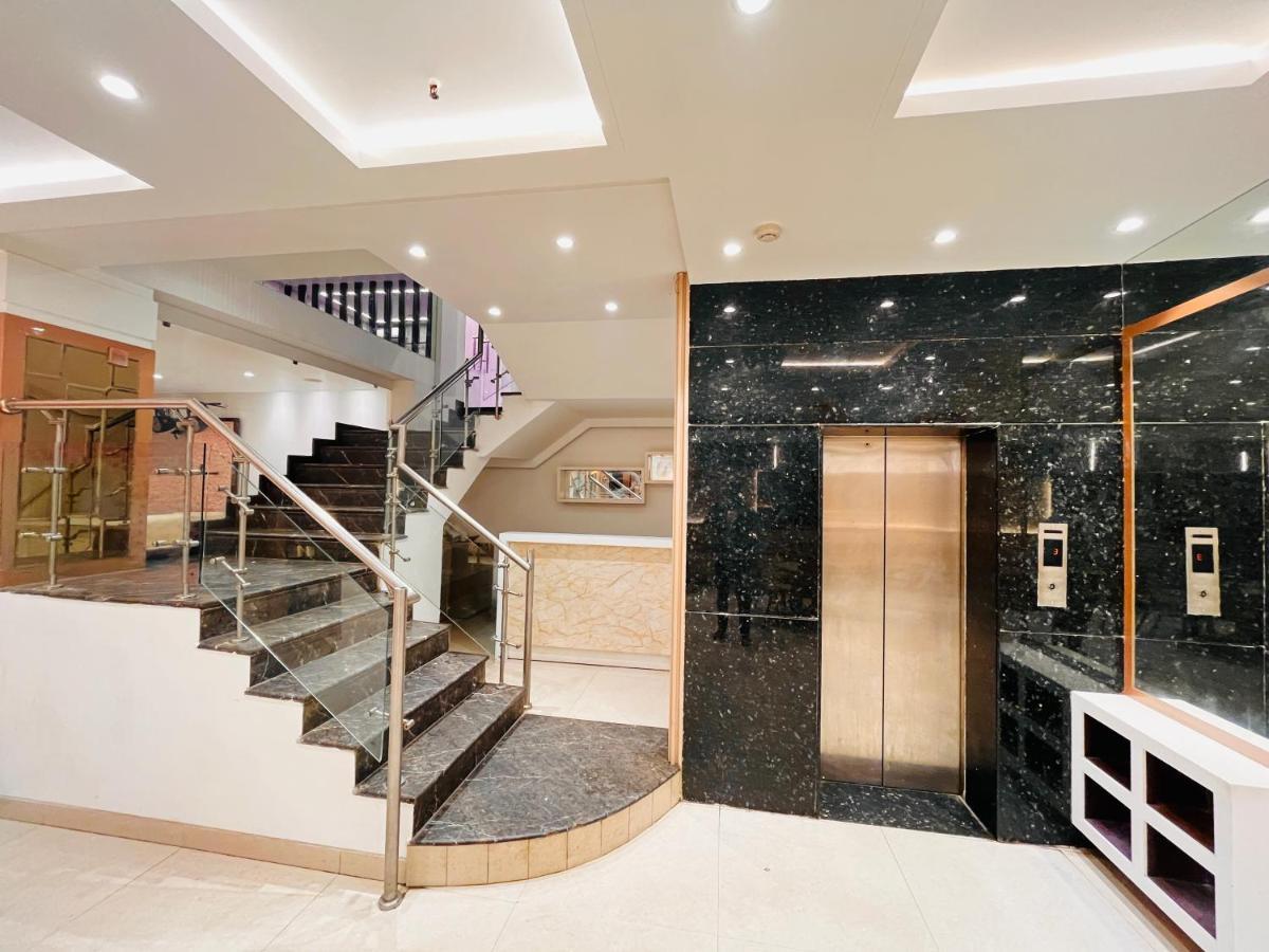 Hotel At Residency Kaushambi Couple Friendly Ghaziabad Esterno foto