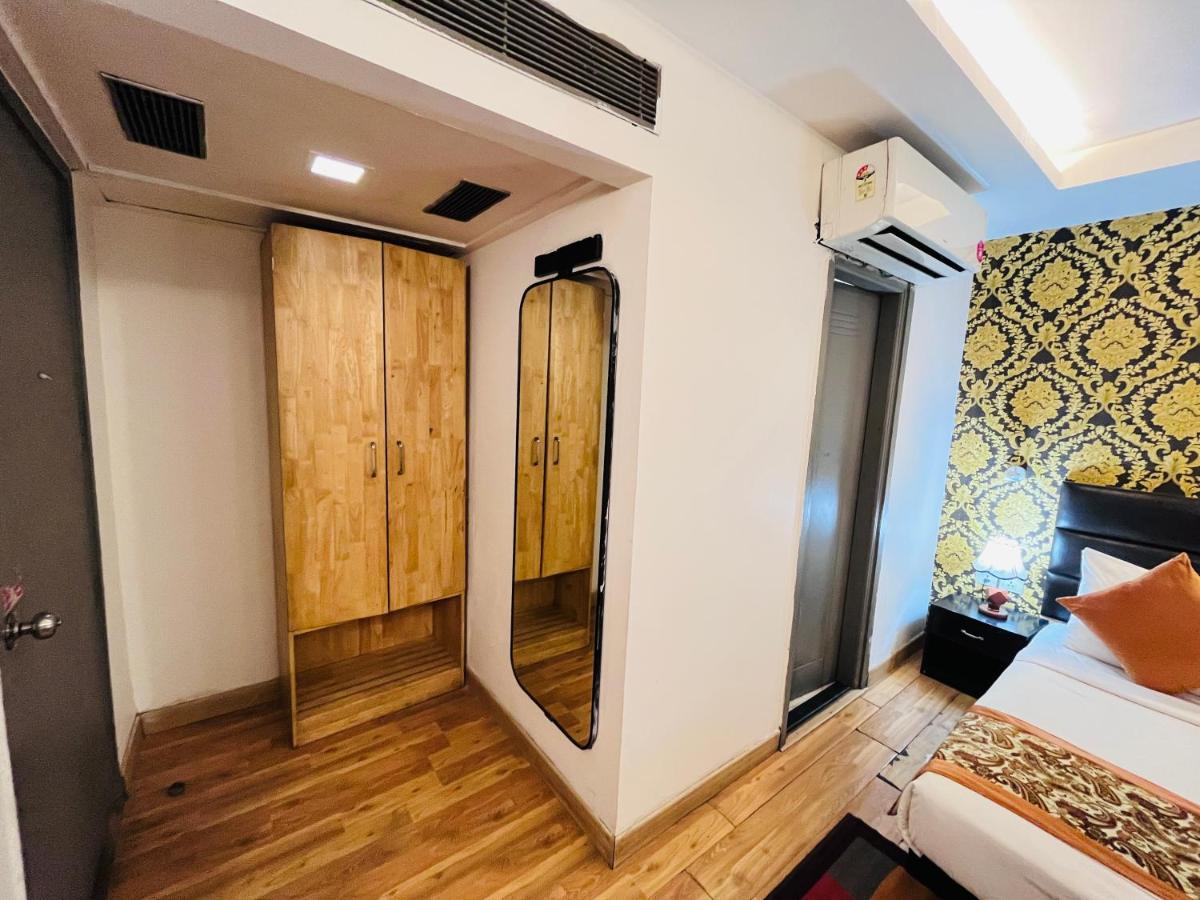 Hotel At Residency Kaushambi Couple Friendly Ghaziabad Esterno foto
