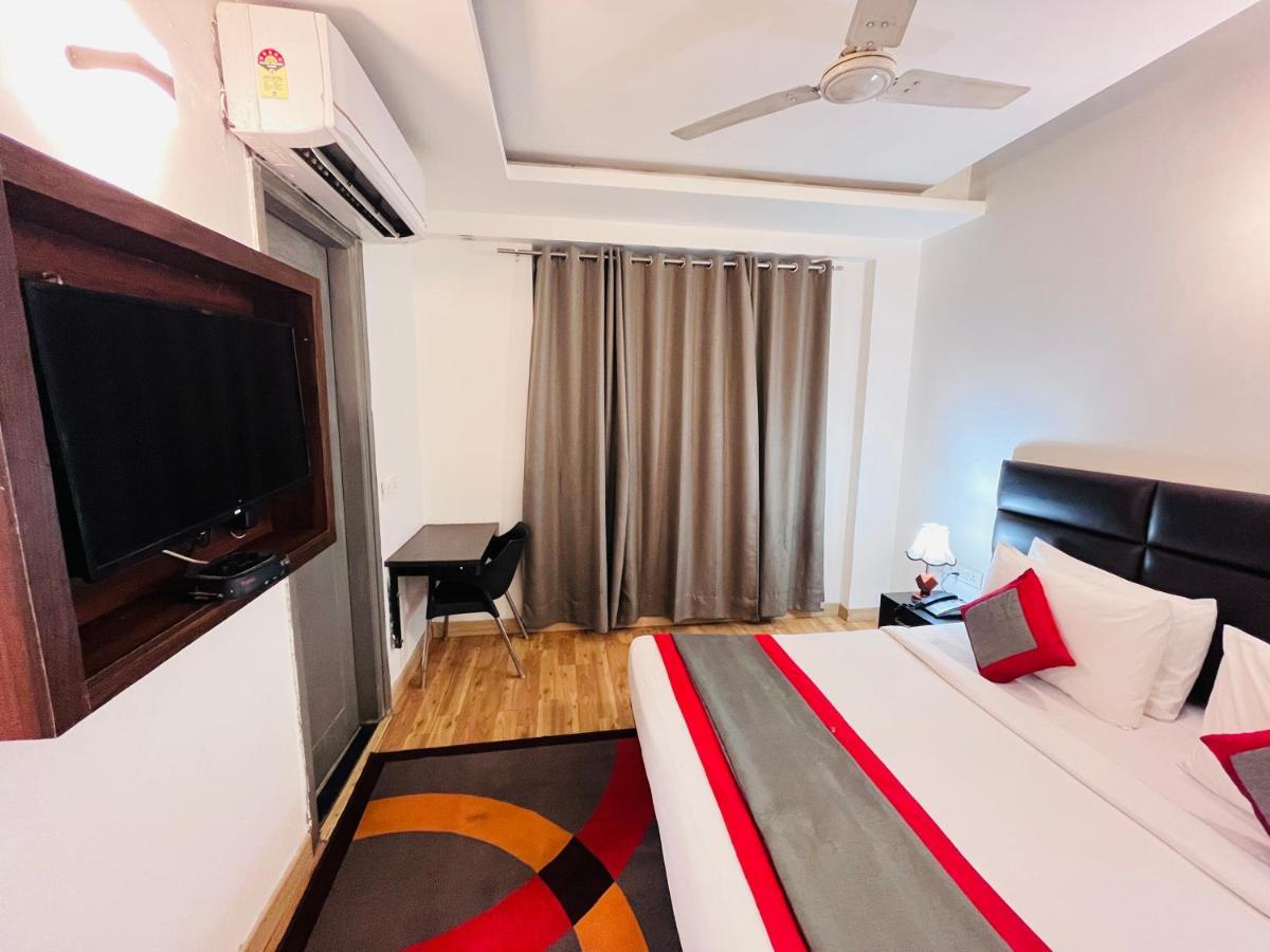 Hotel At Residency Kaushambi Couple Friendly Ghaziabad Esterno foto