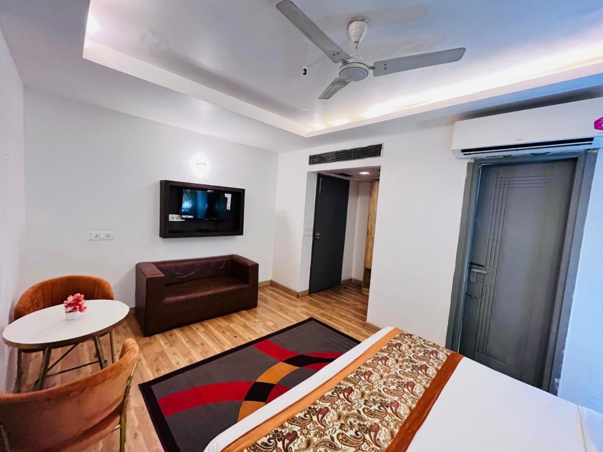 Hotel At Residency Kaushambi Couple Friendly Ghaziabad Esterno foto