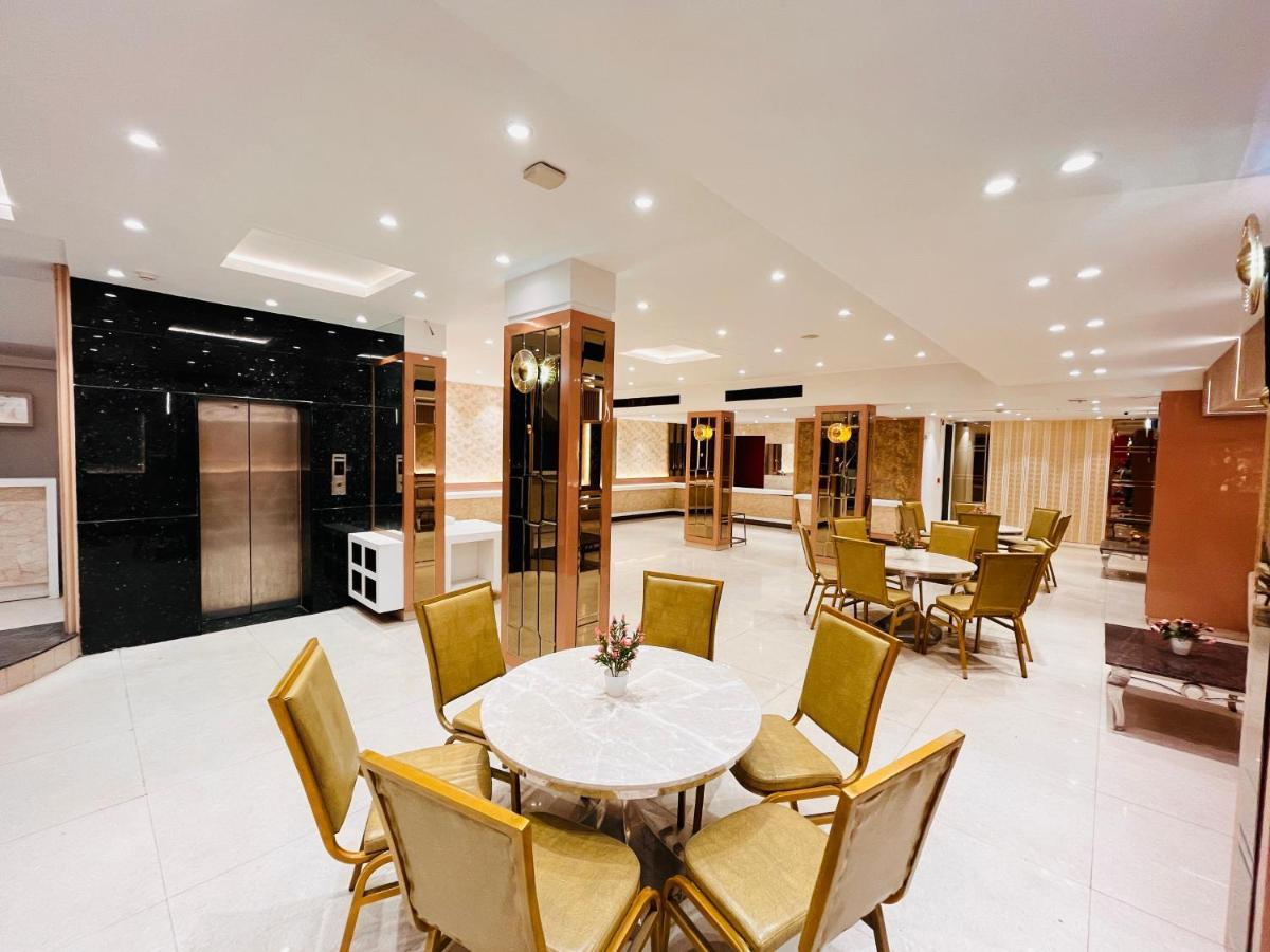 Hotel At Residency Kaushambi Couple Friendly Ghaziabad Esterno foto
